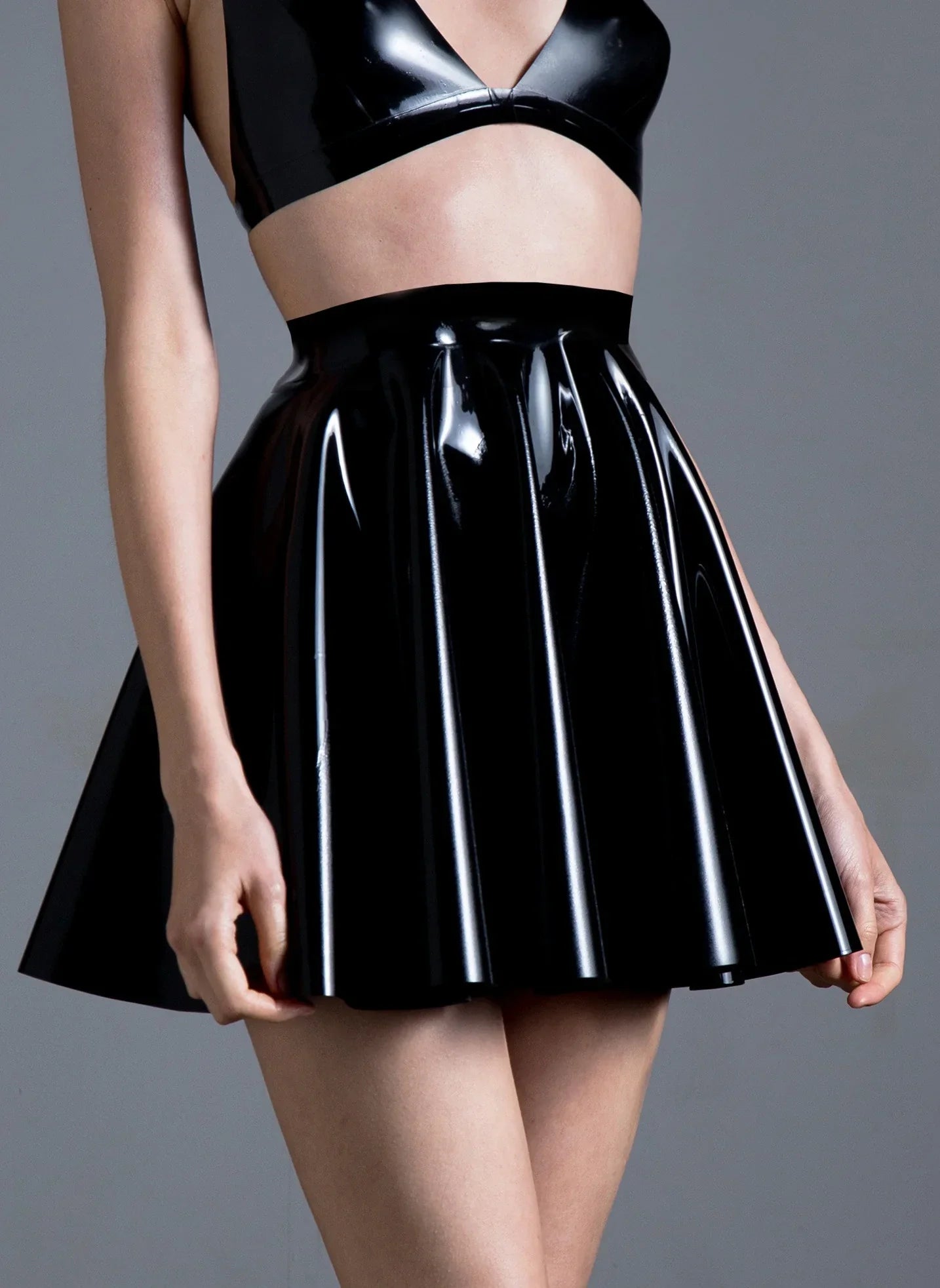 Latex Skirt with Customizable Zipper Detail – Black